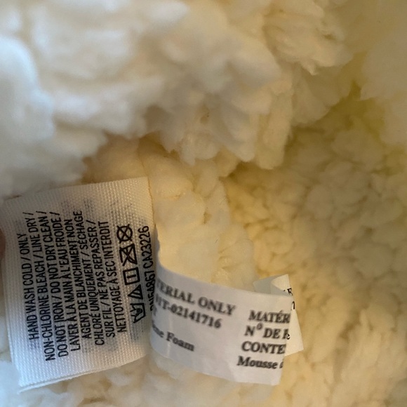 Victoria's Secret Cream Knit Hat with Pom-Pom - Picture 3 of 5